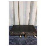 K3 suit case 17x32x6