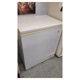 A GE Chest Freezer GE Model FCM5SUCWW 115 Vo
