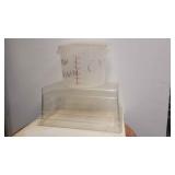 A 3 Food Container 12 Quart Round with lid, 2 Full