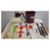 A 15+pc Spatulas and Wooden Spoon Cambrio Poly Ins