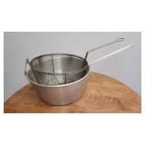 A 9 Quart Aluminum Deep Fry with basket