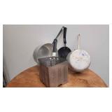 A 4pc Winco 2 quart Aluminum po Approx 3 quart Pas