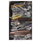 B Divided Bus Tub with Stai Approx 150pc mixed