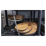 B 9 Cake Stands and Risers