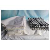 G White Cloth Napkins Checkered Table Cloths