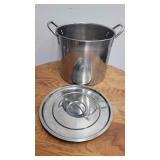 A 10 Quart Stainless Steel with handles and Lid