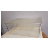 A 26 Quart Food Storage Con Full Size