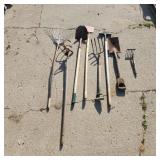 YD - Lot of Hand Garden Tools and Cultiv This usef