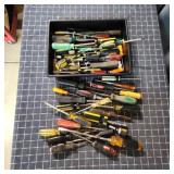 T2 - Large Lot of 40 Assorted Screwdrive This larg