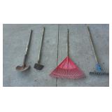 Yd - Garden Tool Lot " Shovel, Hoes, a Lot of 4
