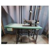 Consew 226 Industrial Sewing Machine wit Consew Mo