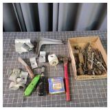 T2 - Assorted Hardware, Brackets, Hand T Mixed lot