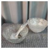 N4 - Glass Punch Bowl with Plastic Bowls Nice asso