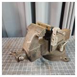 F3 - Columbian Swivel Base Bench Vise wi Columbian