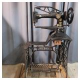 T4 - Singer 29-4 Antique Leather Patcher Singer Mo