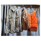 Q1 - Hunting Apparel Lot: Camo Shirt, Qu Collectio
