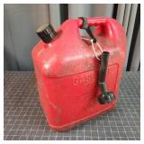 YD - Blitz 5-Gallon Plastic Gas Can with Blitz USA
