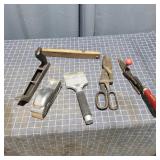 T5 - Hand Tool Lot: Shinto Rasp, Tin Sni Assortmen