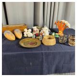 I3 - Decorative Collectibles Lot with Cl Assorted