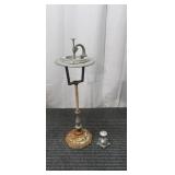 I2 - Pair of Ash Trays - Pedestal Freest A pair of