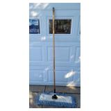 T4 - Rubbermaid Commercial 24" Blended D Rubbermai