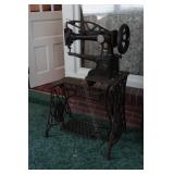 Singer 29-4 Leather Threadle sewing machine