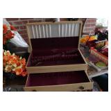 Silverware box with 2 spoons