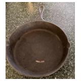 Cast iron Lodge skillet