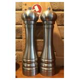 Salt shaker and pepper mill