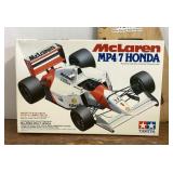 MP4/7 Honda race car model kit