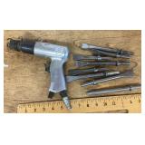 Central Pneumatic air hammer + 8 chisel bits