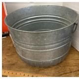 Galvanized tub with handles
