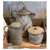 Flat with 3 pieces of graniteware