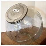 Candy store jar with aluminum lid