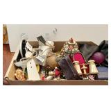 Flat with opera glasses, small Christmas dï¿½cor,