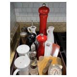 Flat of salt & pepper shakers