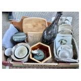 Flat with cutting boards, pottery,