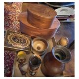 Flat of wood dï¿½cor and inlaid music box