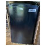 Summit mini fridge --works 19" x 33" x 18"