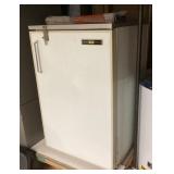 Romex dorm size refrigerator