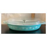Pyrex Snowflake divided dish with lid