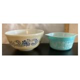 2 Pyrex bowls