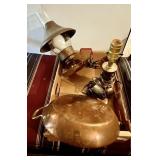 Flat with brass lamp, copper lamp, copper pan