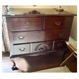 4-drawer mahogany chest on claw feet