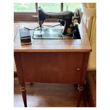 Singer sewing machine in mahogany cabinet