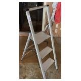 3-step aluminum folding ladder
