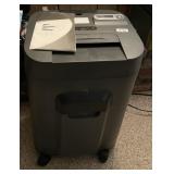 Royal RL170MX paper shredder on wheels