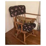 Childï¿½s musical rocker