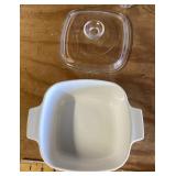 Corning Ware casserole dish 1.5 quart