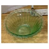 Green Depression uranium glass bowl "Pinwheel"
